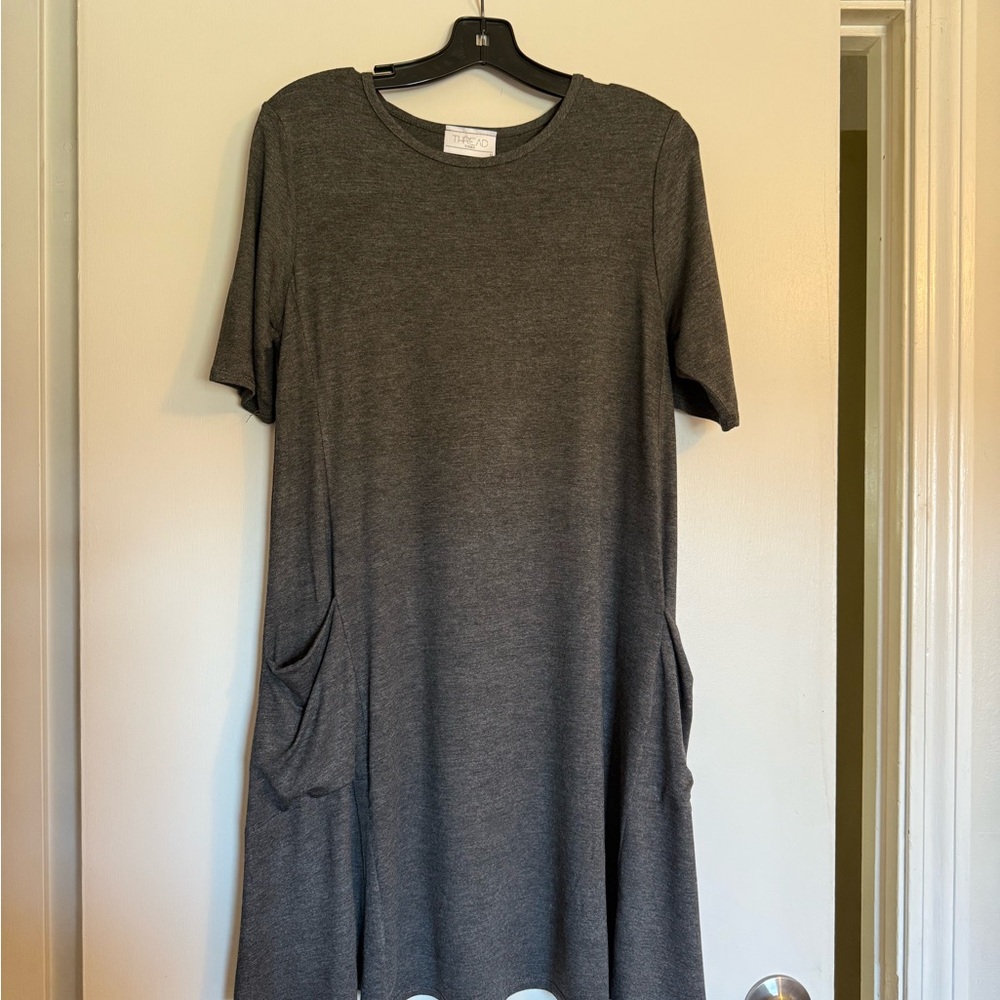 Casual Gray Midi Dress with Crew Neck and Short Sleeves